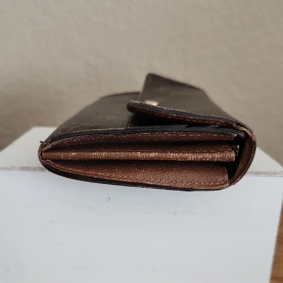 Louis Vuitton Monogram Sarah Wallet - Picture 5 of 16